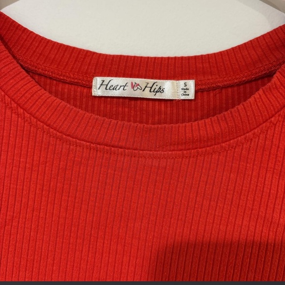 Heart Hips Scarlet Ribbed Tee -SMALL - Picture 2 of 3